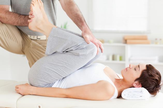 Чем лечить люмбаго поясничного отдела: гимнастика и массаж помогут